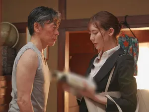 Mẹ kế dâm loạn cho con trai địt khi chồng ngủ say