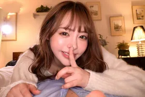Chơi lỗ hậu, bắn tinh lên mặt cô gái nhỏ của vợ