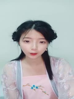 Chị kế nói: "Anh lại xem phim khiêu dâm của chị kế đó nữa à?"