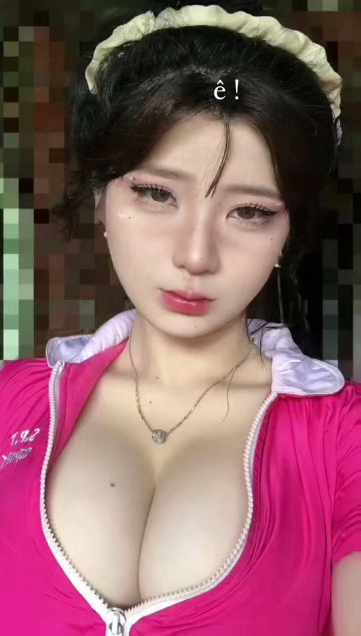 Cô người mẫu xinh đẹp đã bị làm nhục vì tính nết khó ưa
