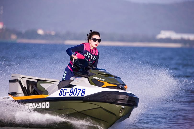 Quan hệ tình dục với chị gái tôi, chồng tôi phát hiện và không thể không tham gia